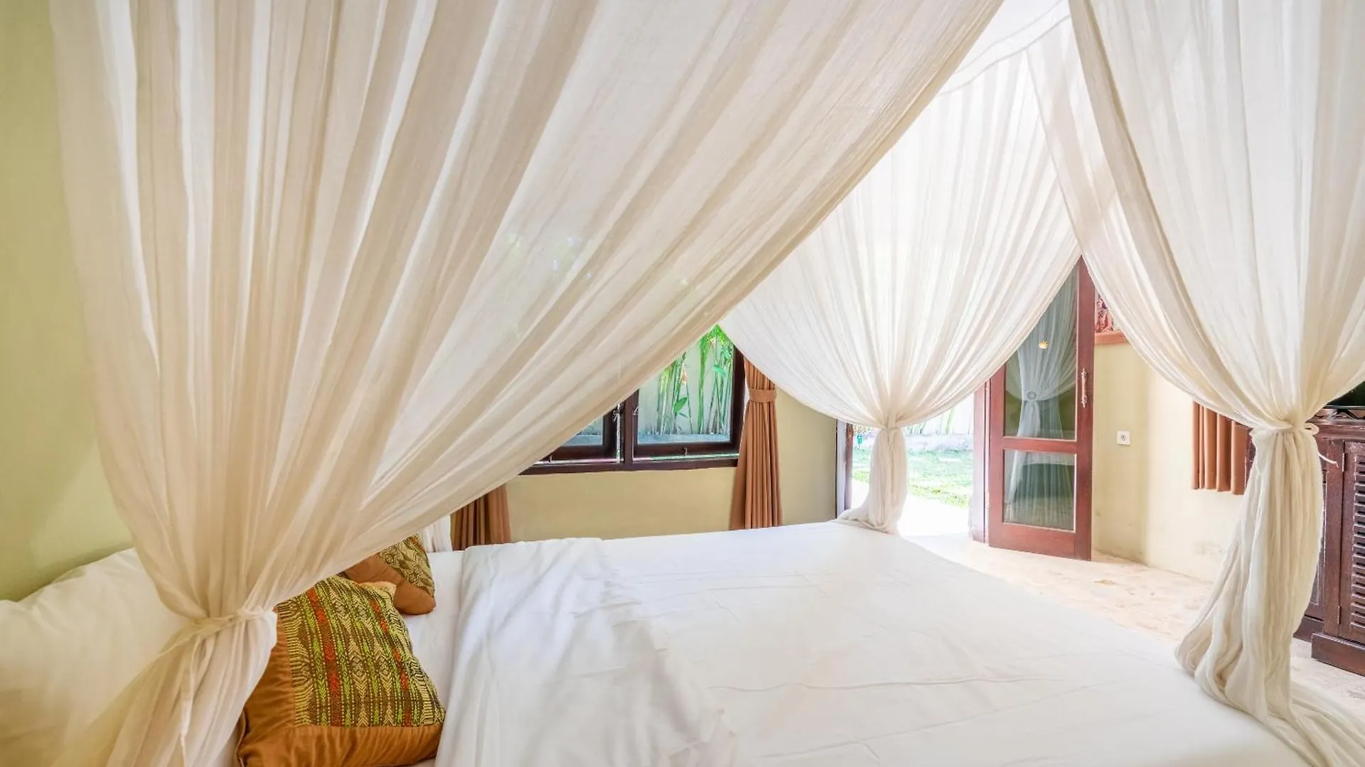 Bamboo Bali Villa 3 Seminyak 0*,  Indonesia